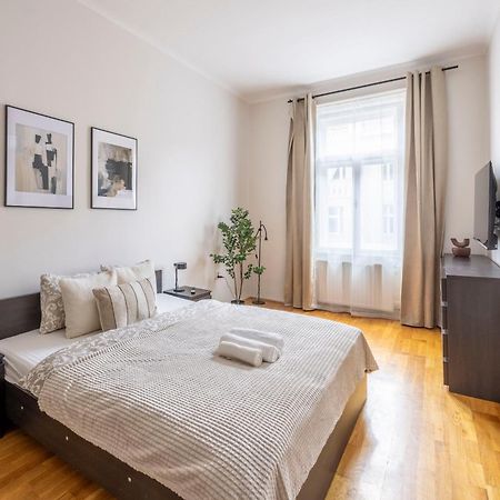 Stylish & Cozy City Center Apartment By Prestige Homes Budapest Eksteriør billede