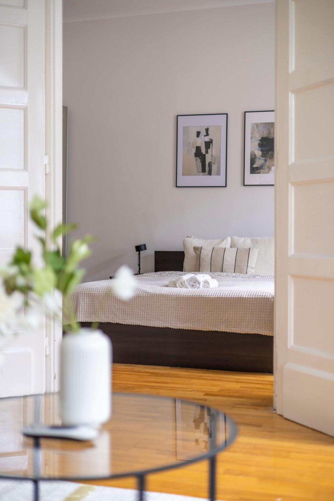 Stylish & Cozy City Center Apartment By Prestige Homes Budapest Eksteriør billede